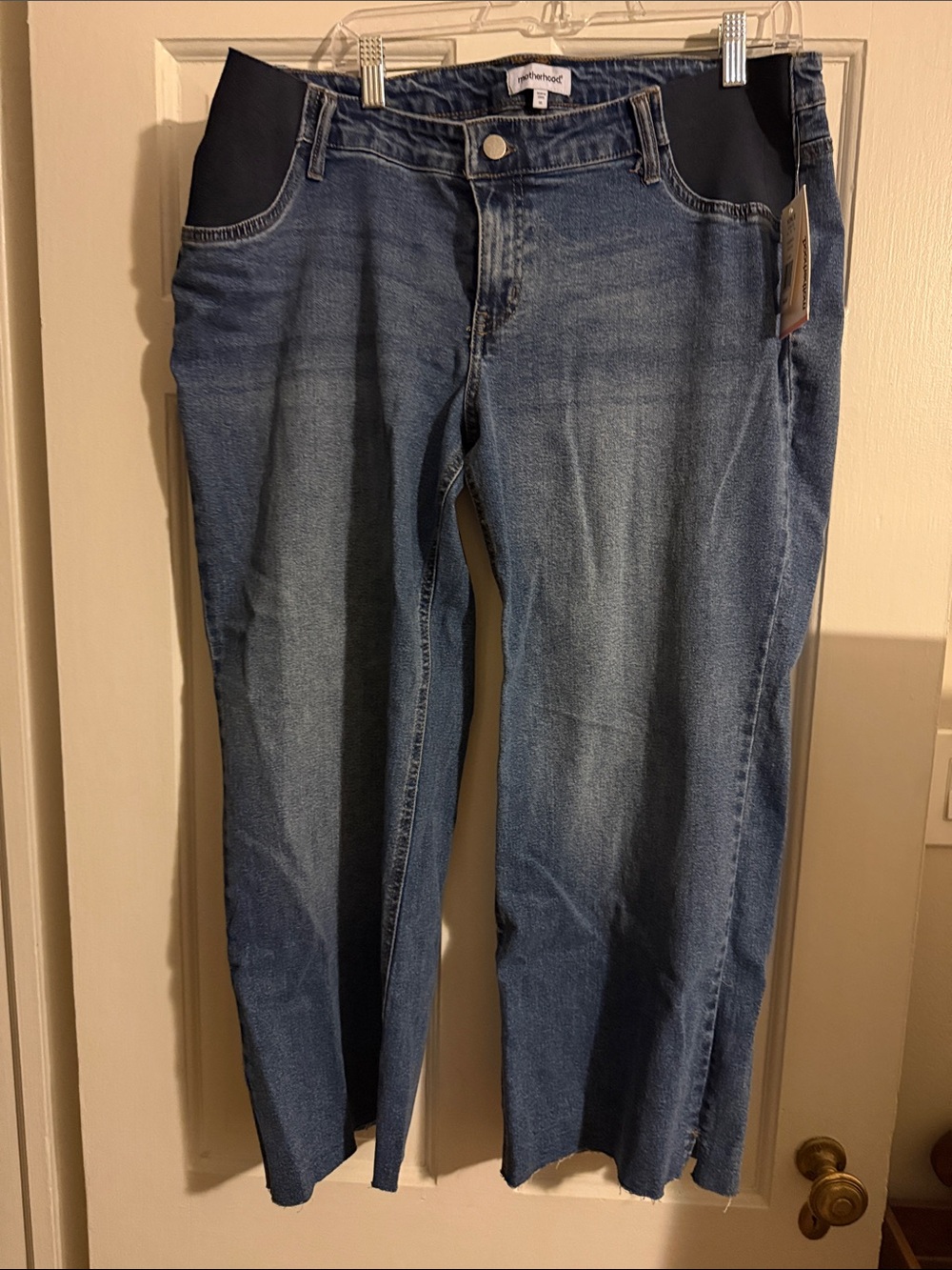 NWT Motherhood maternity underbelly cropped wide leg jeans